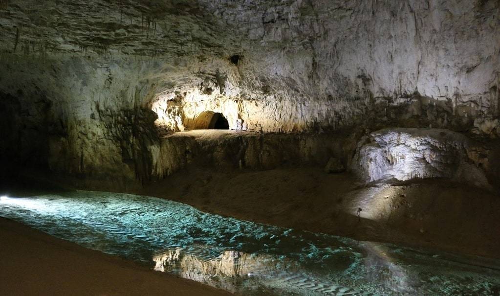 Visitez la grotte Aven Forestière dans les gorges de l'Ardèche